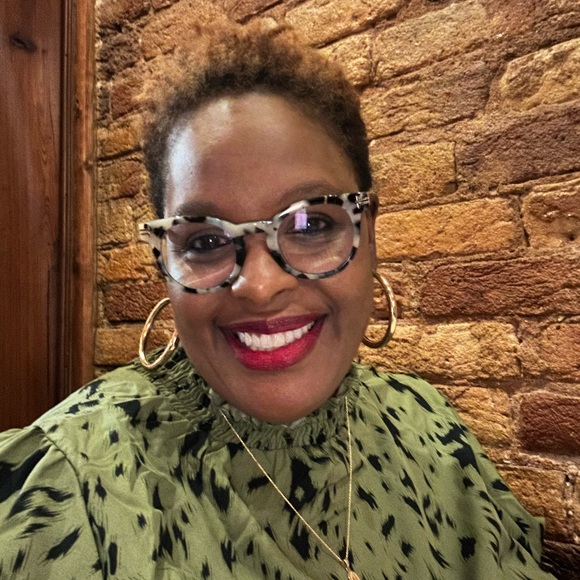 Meet your Posher, Tausha - Picture 1 of 1